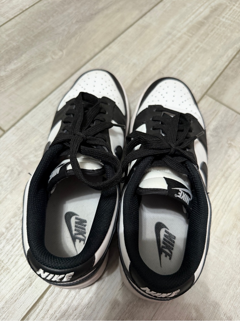 Nike Panda Dunks - Picture 4 of 4
